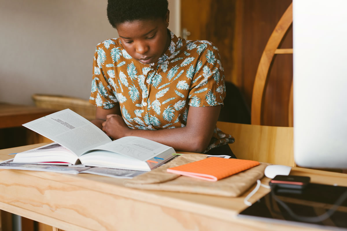 girl-reading.jpg