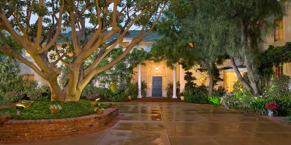 inside_the_insanely_private_mega_mansions_of_pop_royalty