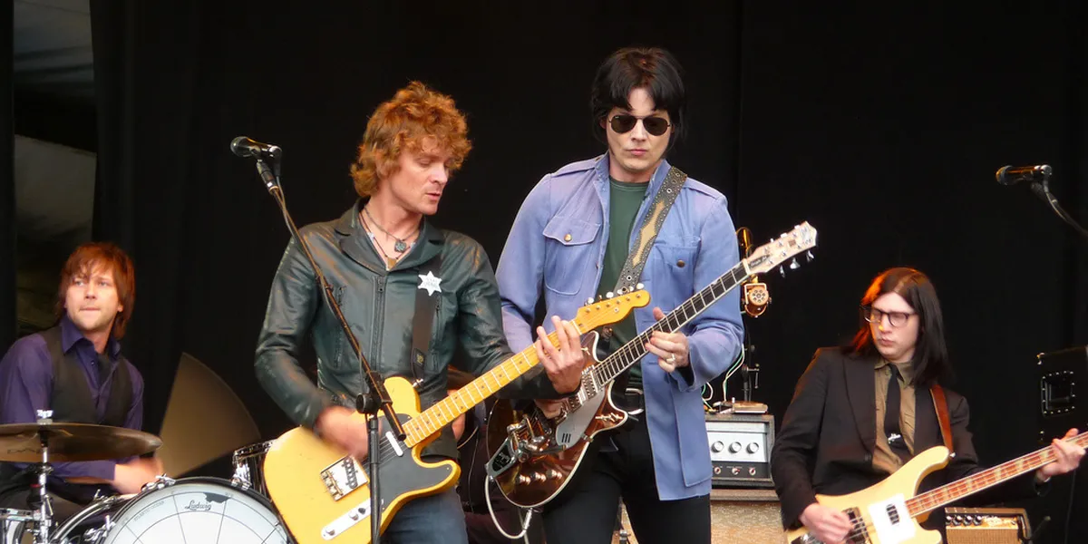 the_raconteurs_return_for_a_five_song_nashville_encore
