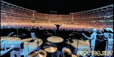 oasis kicks off reunion tour with a heartfelt nod to diego maradona in buenos aires