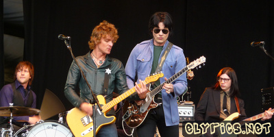 the raconteurs return for a five-song nashville encore